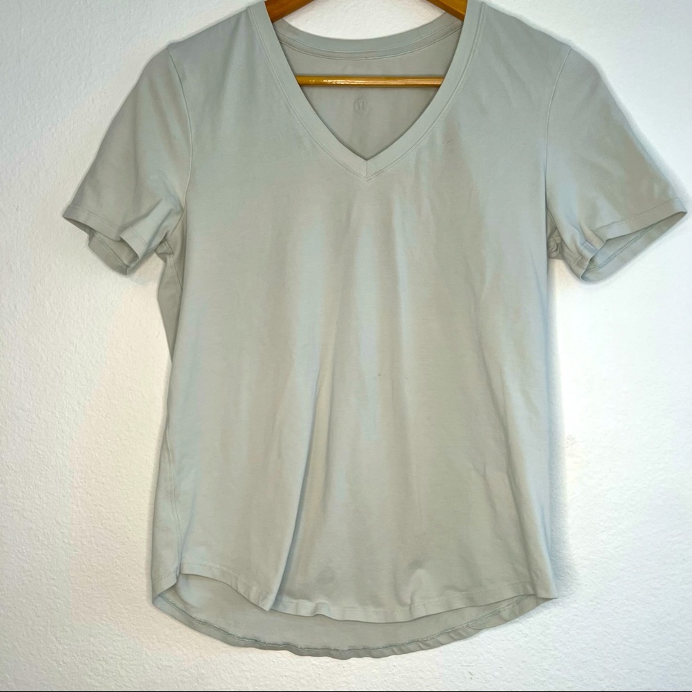 lululemon athletica Light Gray Short Sleeve Tee
